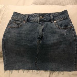 Denim skirt- like new